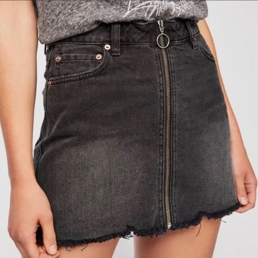 We The Free Free People Black Denim Zip Front O-Ring Mini Skirt Raw Hem Size 26